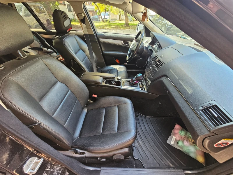 Mercedes-Benz C 320, снимка 11 - Автомобили и джипове - 52063589