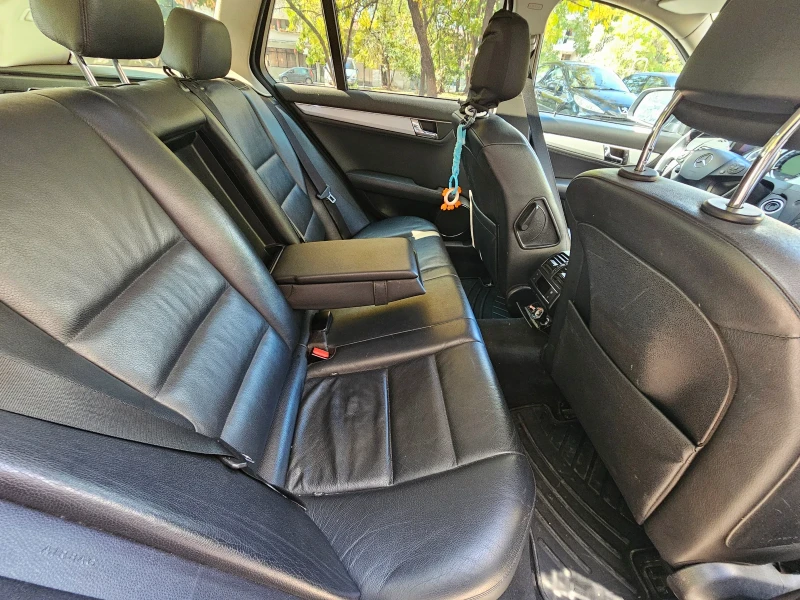 Mercedes-Benz C 320, снимка 8 - Автомобили и джипове - 52063589