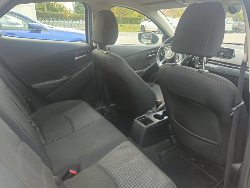 Mazda 2, снимка 10 - Автомобили и джипове - 52324542