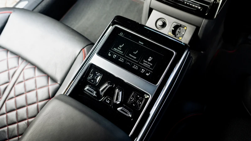 Audi S8 * ГАРАНЦИОННА ДО 03.2027* , снимка 14 - Автомобили и джипове - 52830686