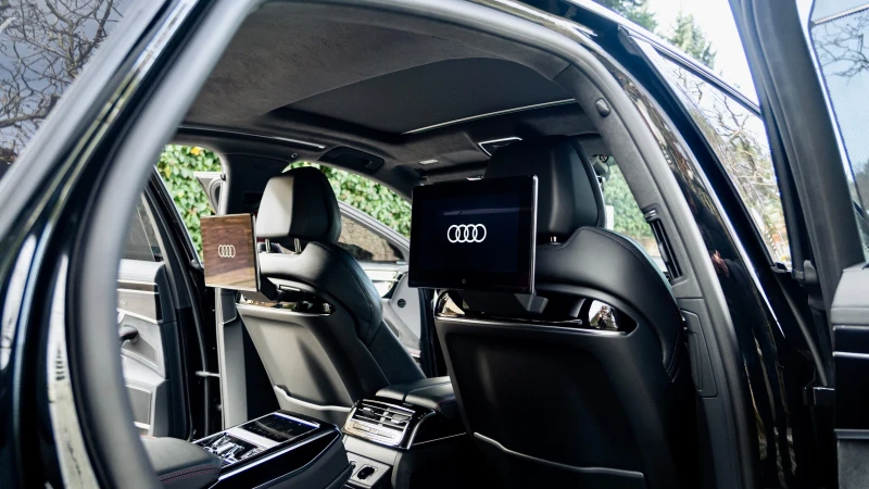 Audi S8 * ГАРАНЦИОННА ДО 03.2027* , снимка 13 - Автомобили и джипове - 52830686