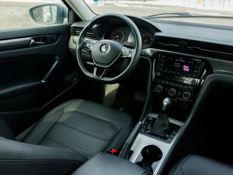 VW Passat * 2.0T* HIGHLINE* АвтоКредит* (ЦЕНА ДО БГ), снимка 12 - Автомобили и джипове - 53471903