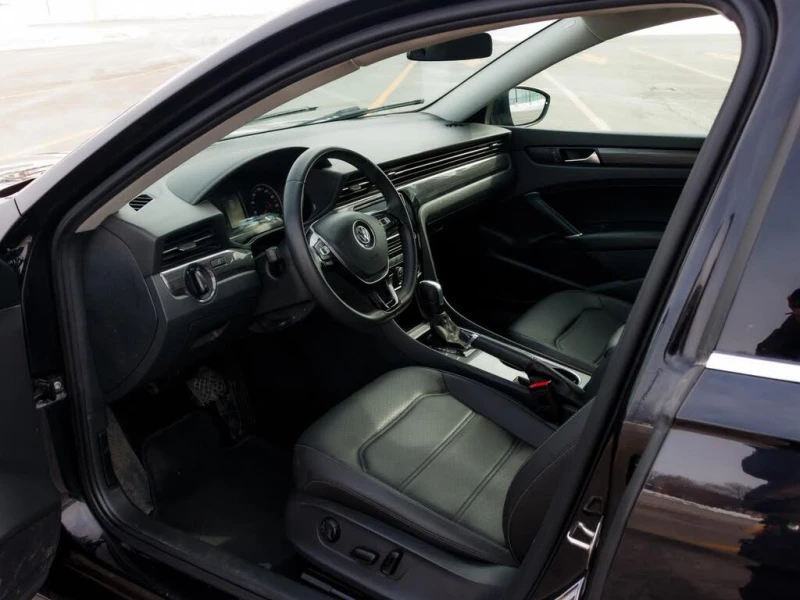 VW Passat * 2.0T* HIGHLINE* АвтоКредит* (ЦЕНА ДО БГ), снимка 5 - Автомобили и джипове - 53471903