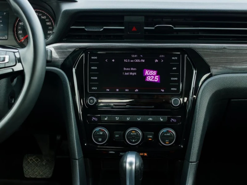 VW Passat * 2.0T* HIGHLINE* АвтоКредит* (ЦЕНА ДО БГ), снимка 13 - Автомобили и джипове - 53471903