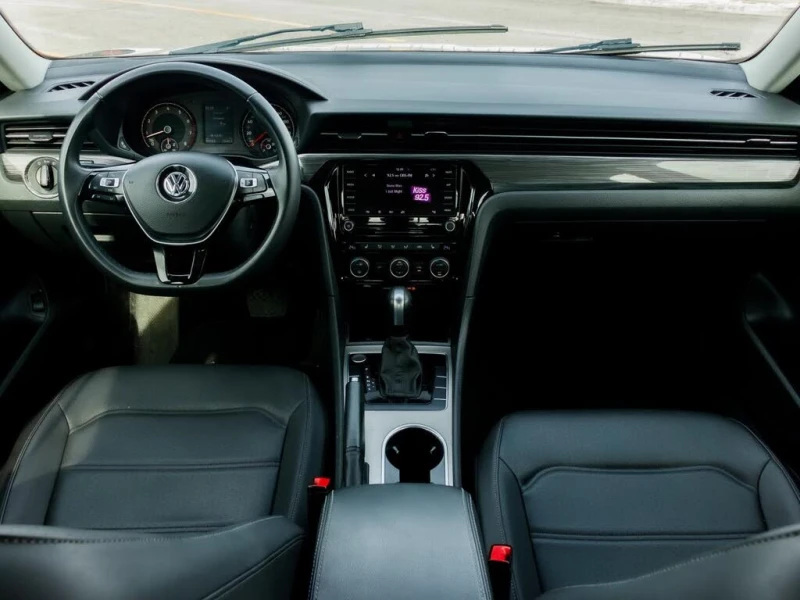 VW Passat * 2.0T* HIGHLINE* АвтоКредит* (ЦЕНА ДО БГ), снимка 11 - Автомобили и джипове - 53471903