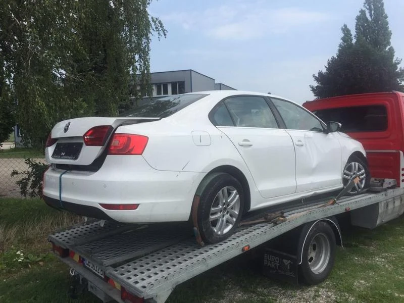 VW Jetta 1.6,2.0TDI На части, снимка 3 - Автомобили и джипове - 47534863