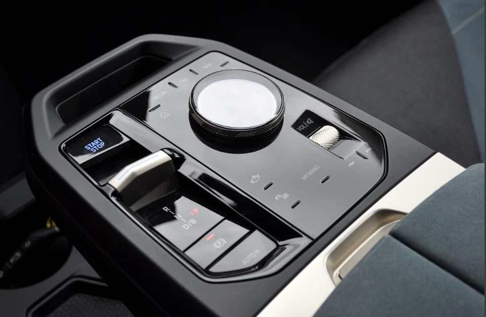 BMW iX xDrive40 - изображение 10