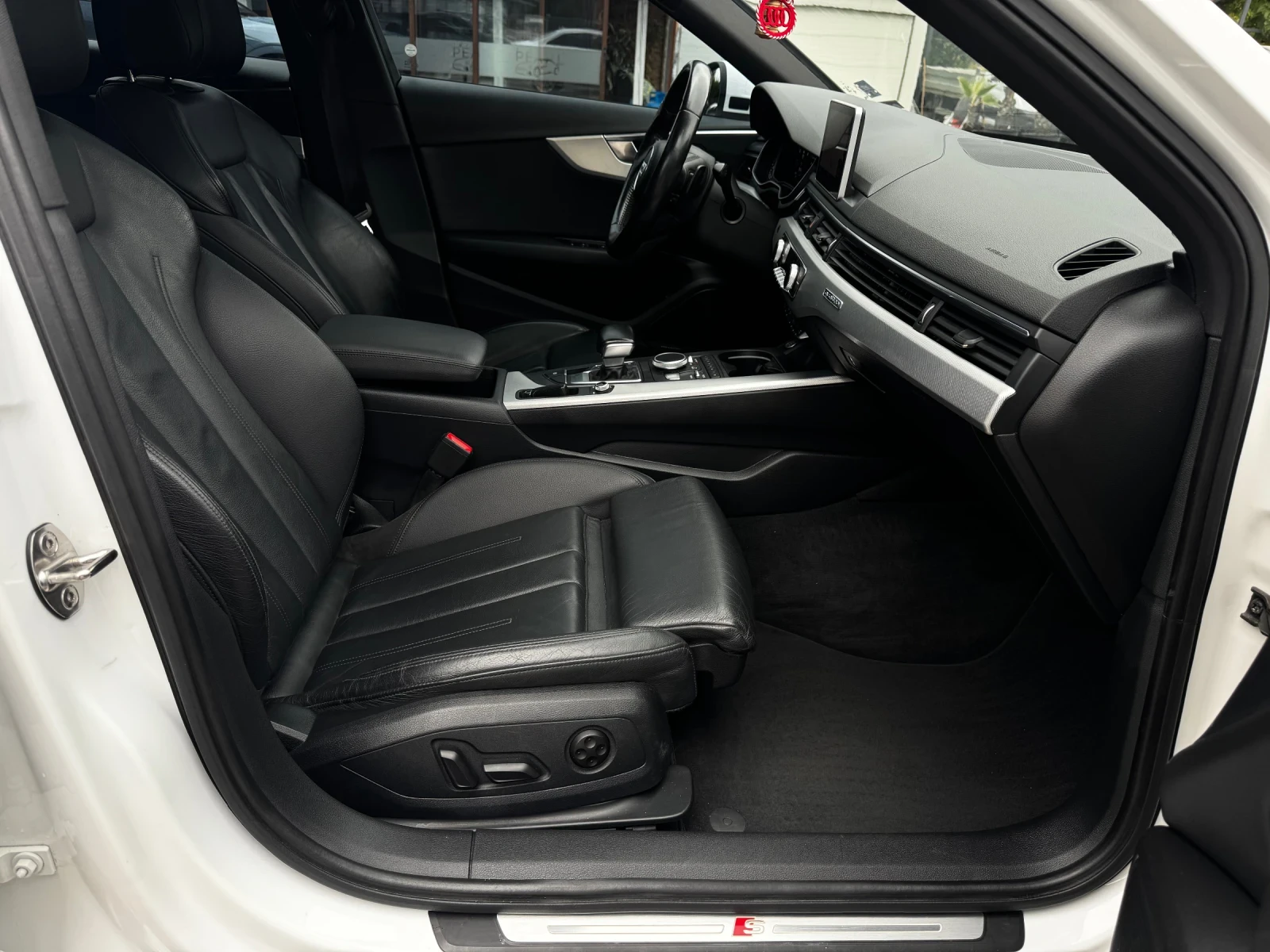 Audi A4 2.0L quattro Premium Plus S-Line Schiebedach | Mobile.bg   13