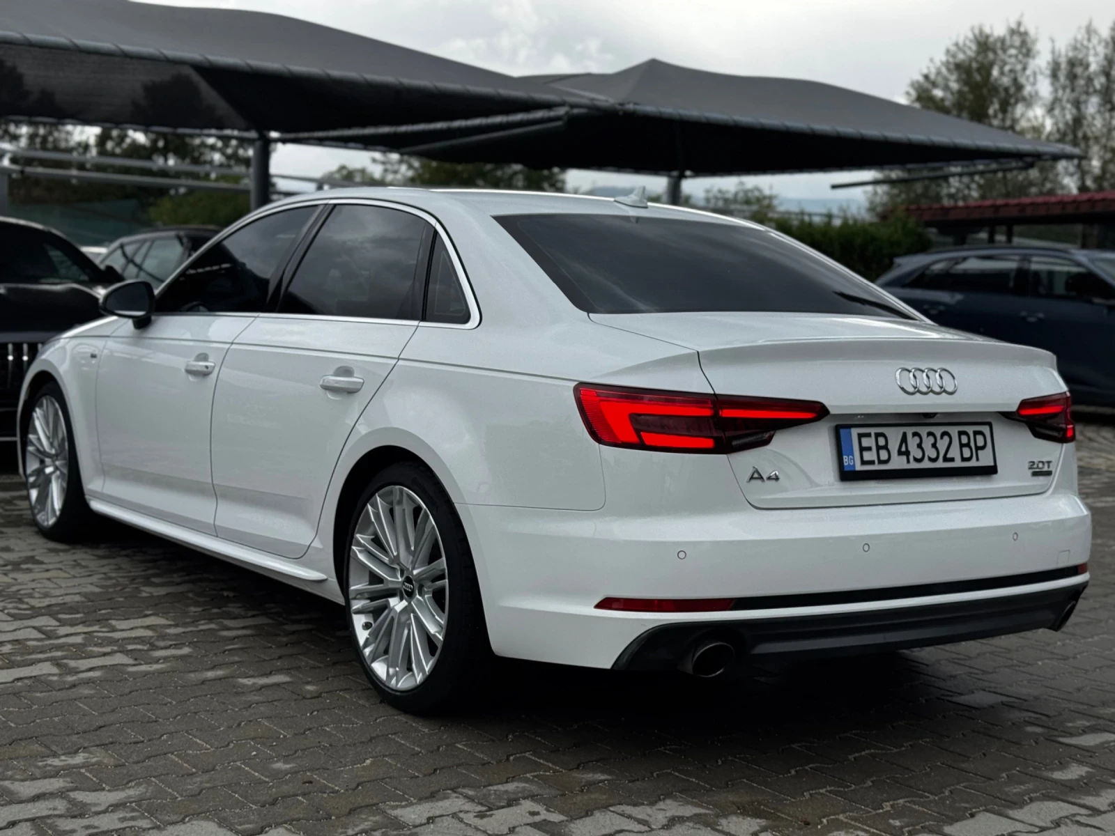 Audi A4 2.0L quattro Premium Plus S-Line Schiebedach - изображение 6