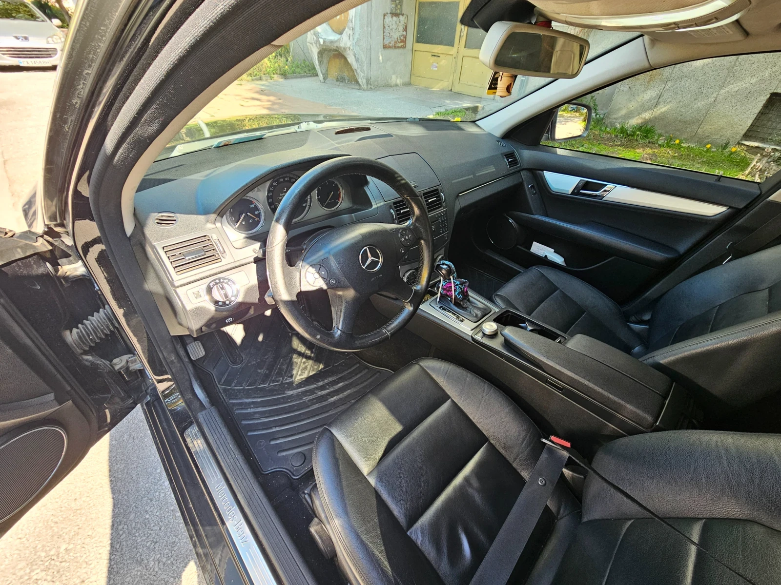 Mercedes-Benz C 320  - изображение 9