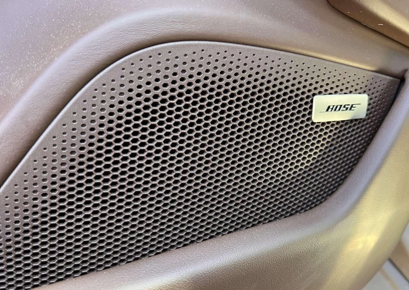 Porsche Taycan 4S  - изображение 8