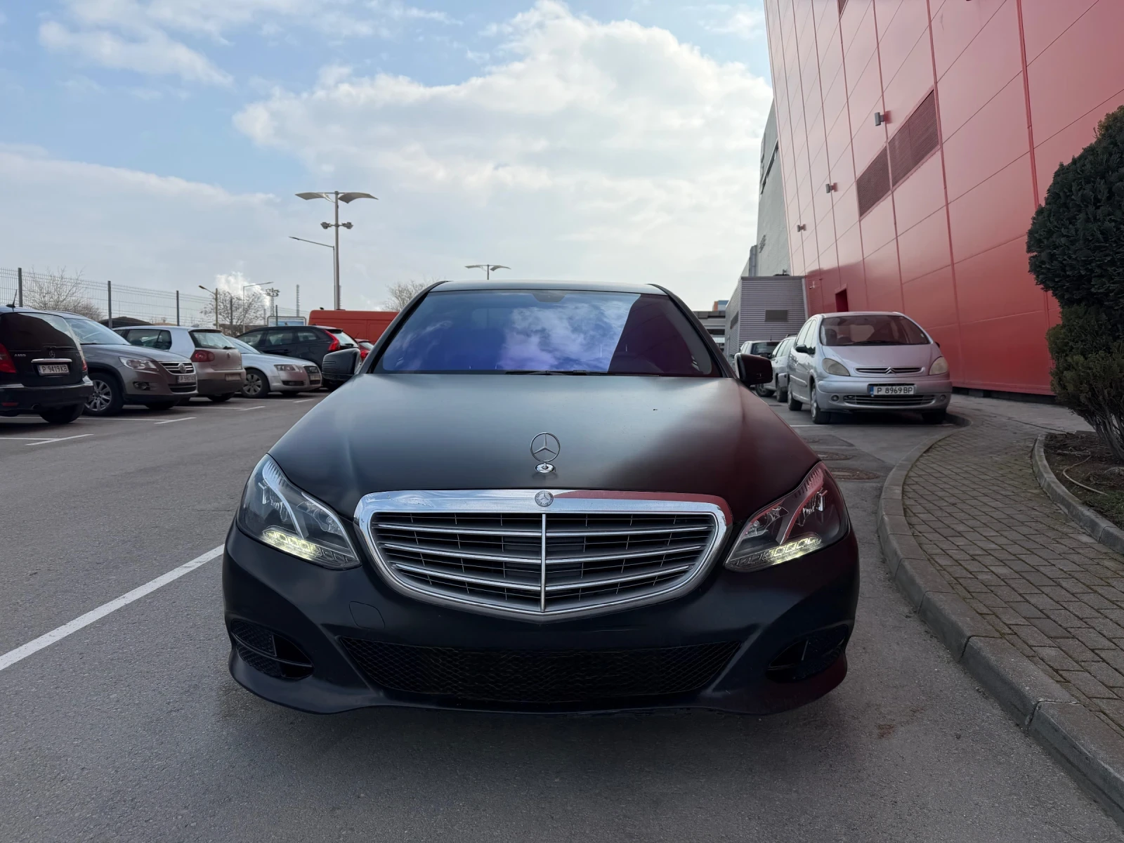 Mercedes-Benz E 220 9G* LED* КОЖА* ЧЕРЕН* МАТ, снимка 2 - Автомобили и джипове - 53112442