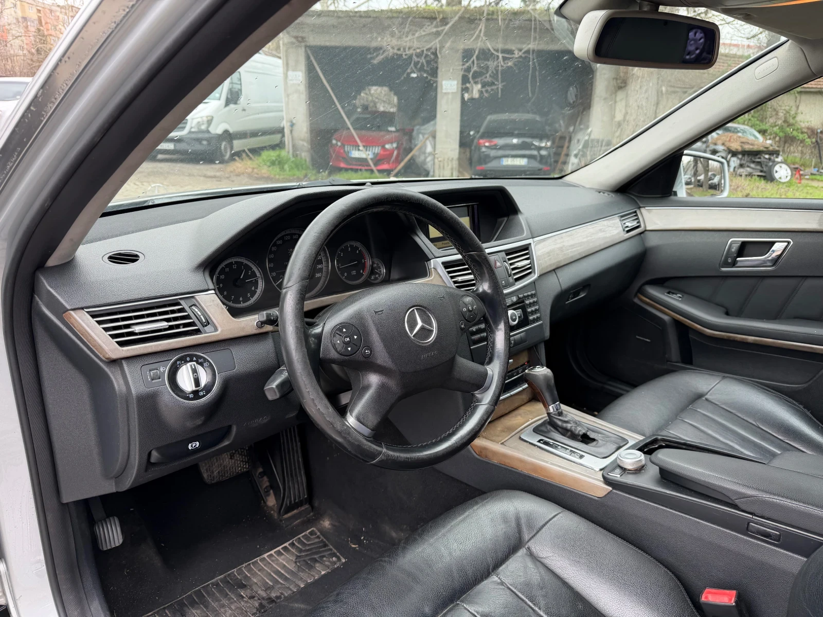 Mercedes-Benz E 220 КОЖА* АВТОМАТИК* 2.2CDi* 170кс, снимка 12 - Автомобили и джипове - 53112442