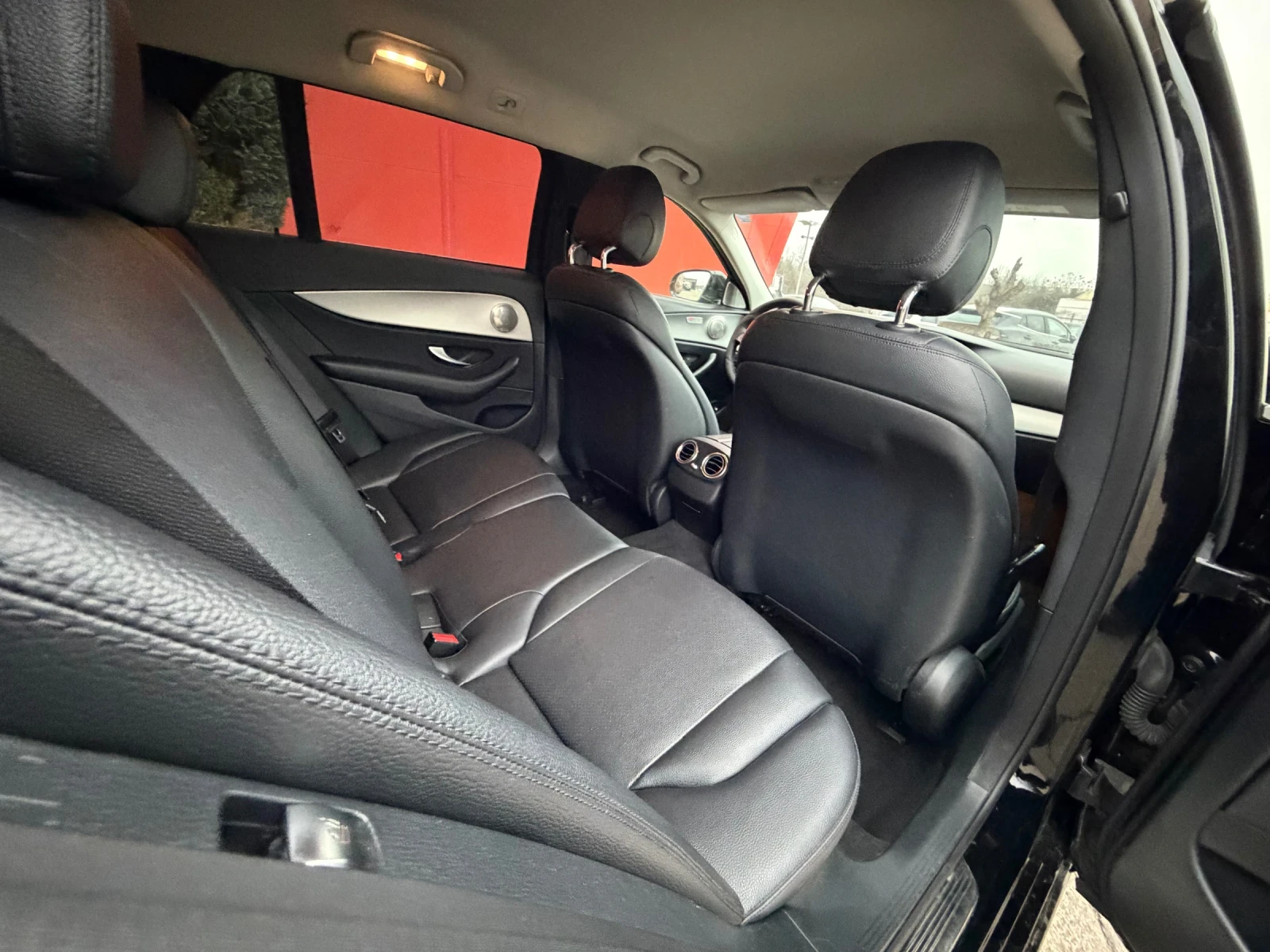 Mercedes-Benz E 220 9G* LED* Камера, снимка 8 - Автомобили и джипове - 53112442