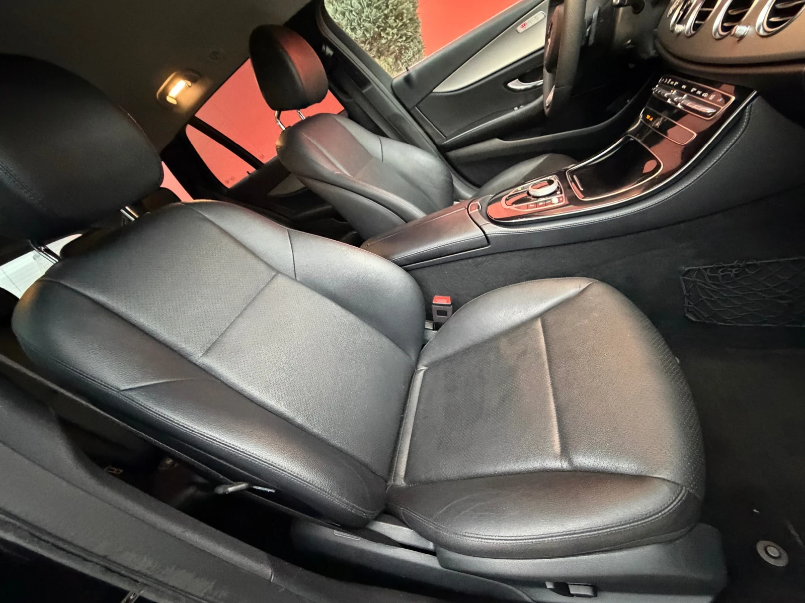 Mercedes-Benz E 220 9G* LED* Камера, снимка 11 - Автомобили и джипове - 53112442