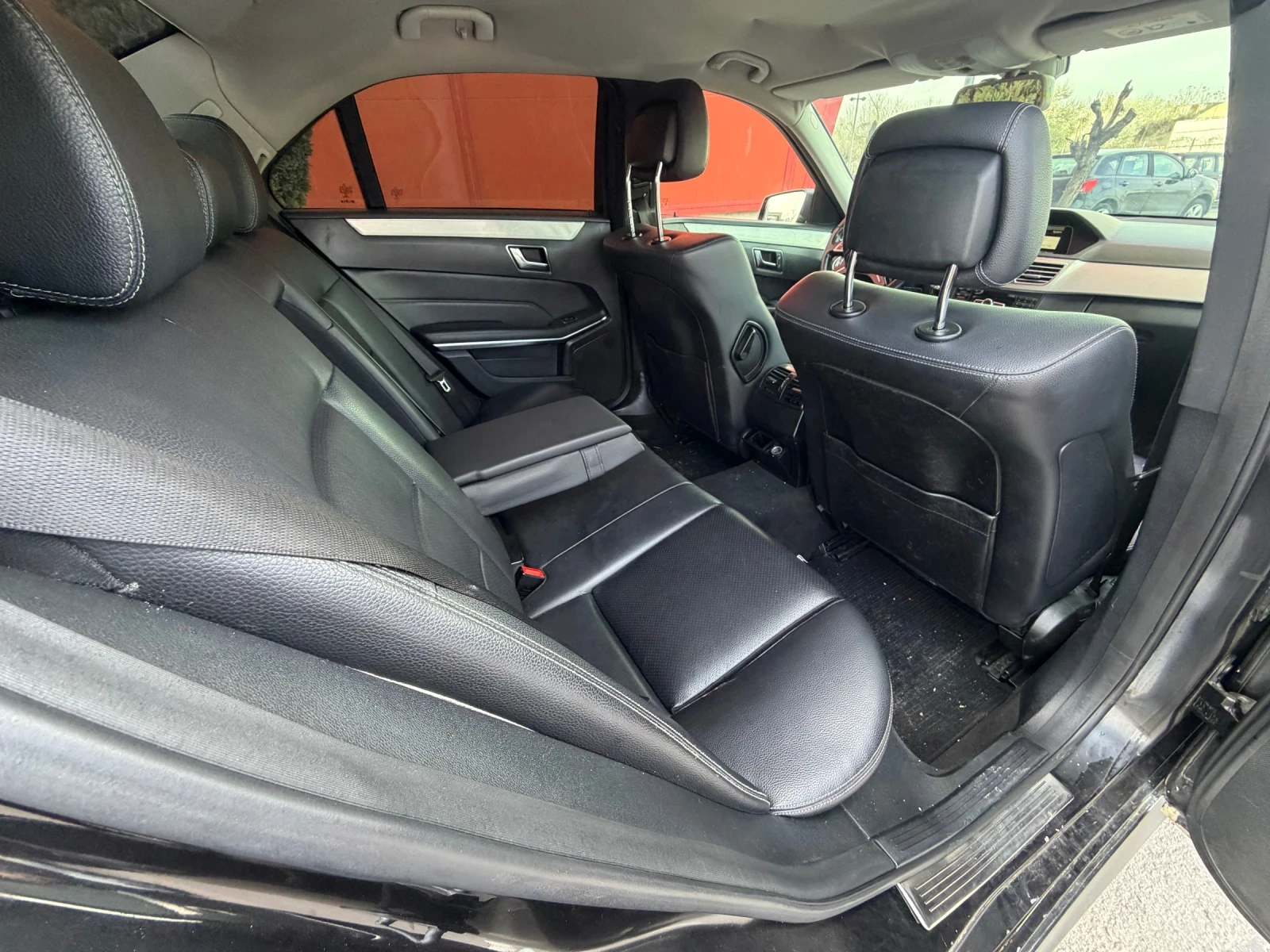 Mercedes-Benz E 220 9G* LED* КОЖА* ЧЕРЕН* МАТ, снимка 6 - Автомобили и джипове - 53112442