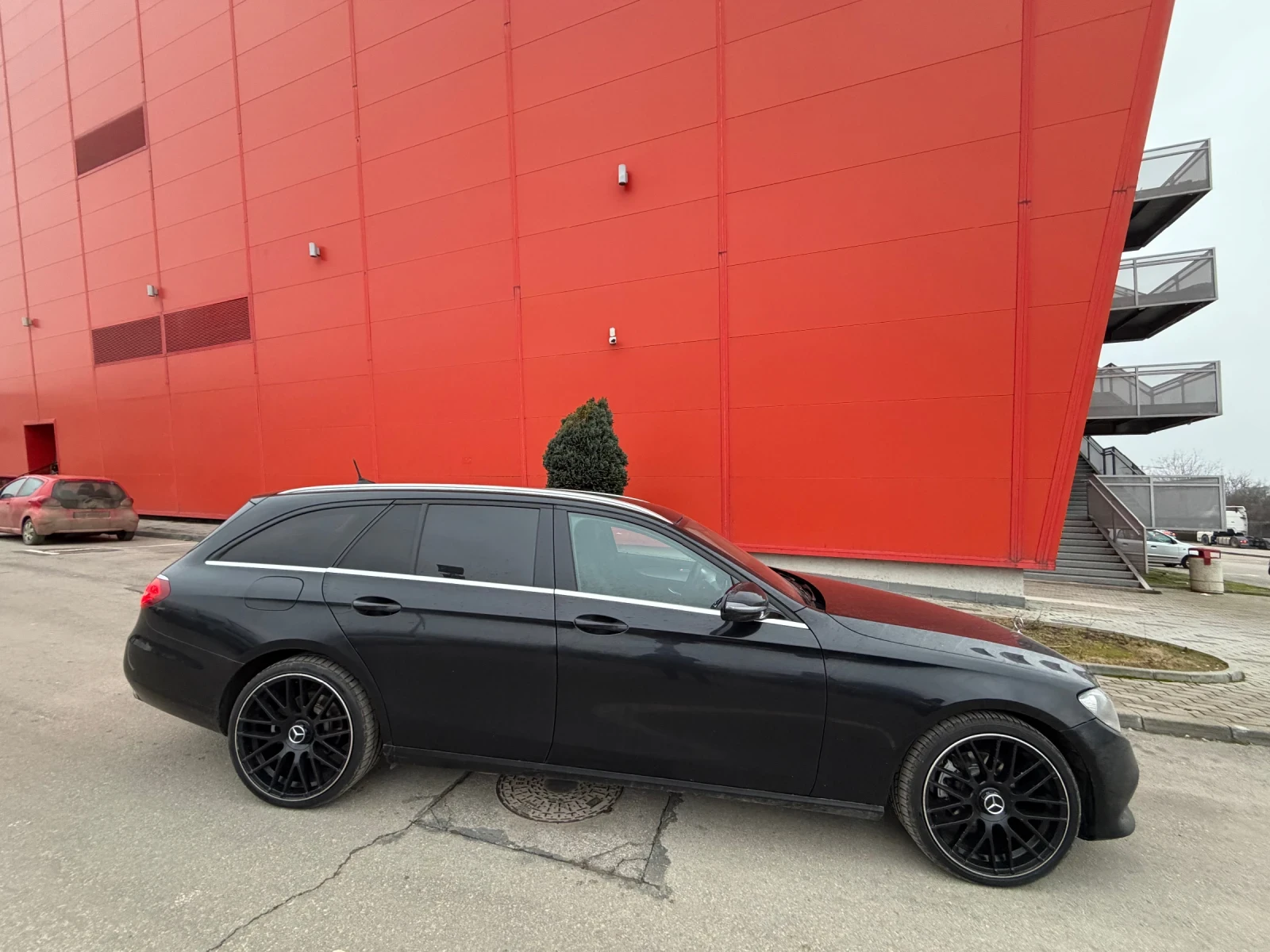 Mercedes-Benz E 220 9G* LED* Камера, снимка 6 - Автомобили и джипове - 53112442