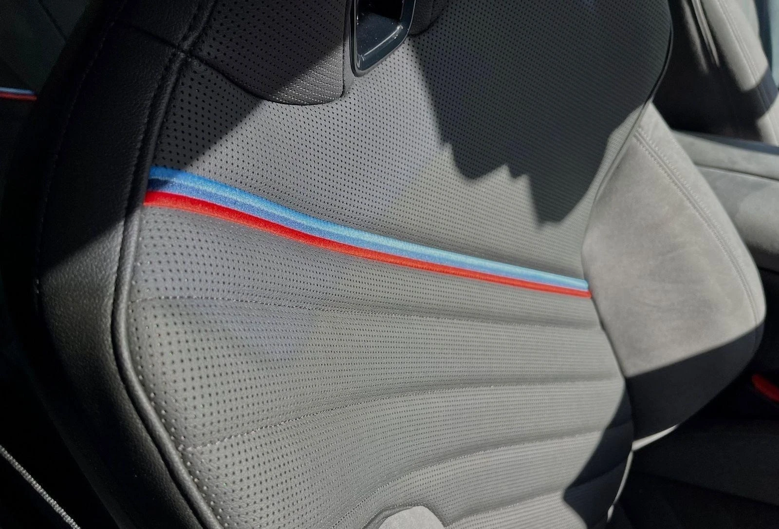 BMW iX xDrive45/FACELIFT/M-SPORT/H&K/360/ICONIC GLOW/ - изображение 10