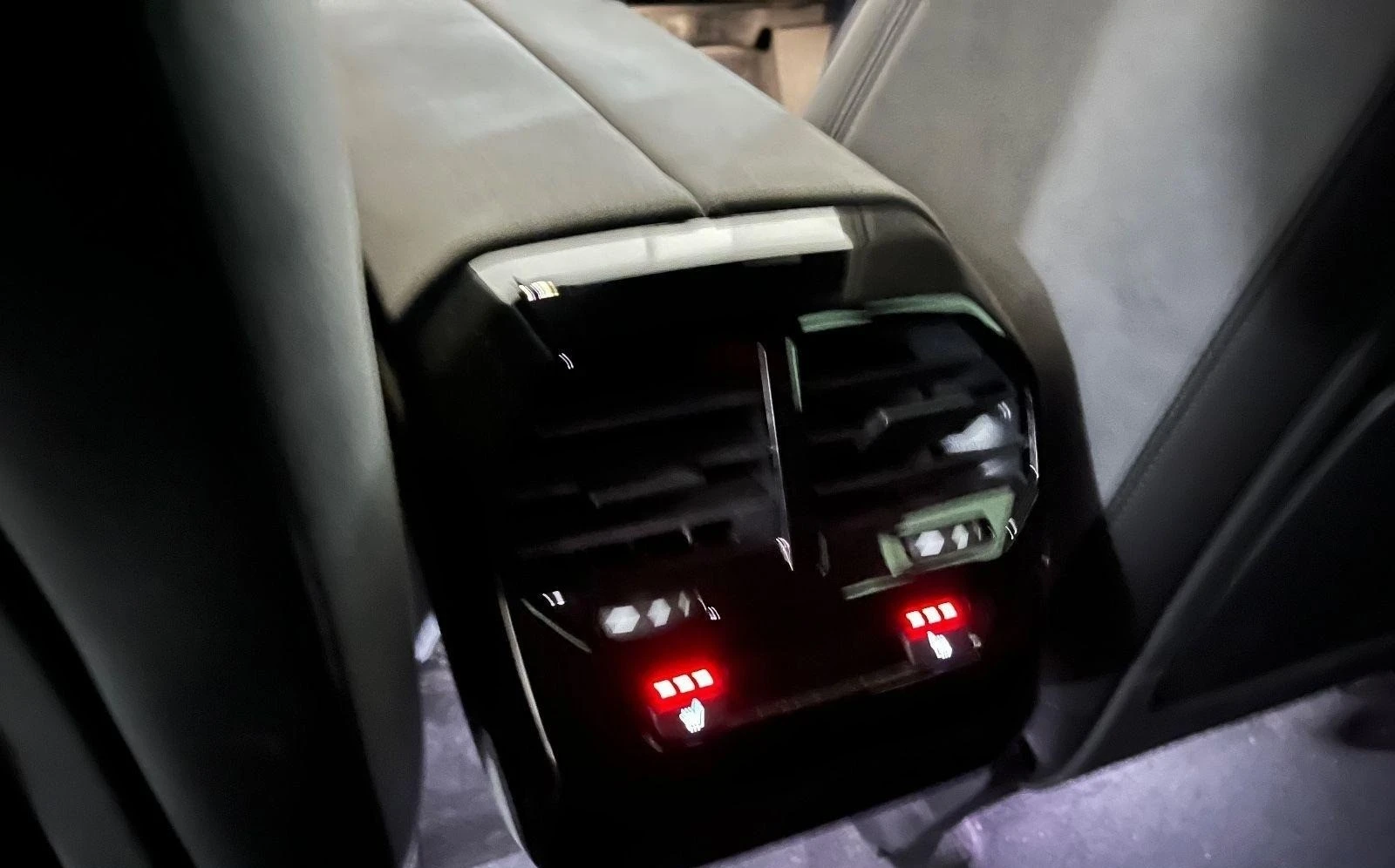 BMW iX xDrive45/FACELIFT/M-SPORT/H&K/360/ICONIC GLOW/, снимка 12 - Автомобили и джипове - 53782080