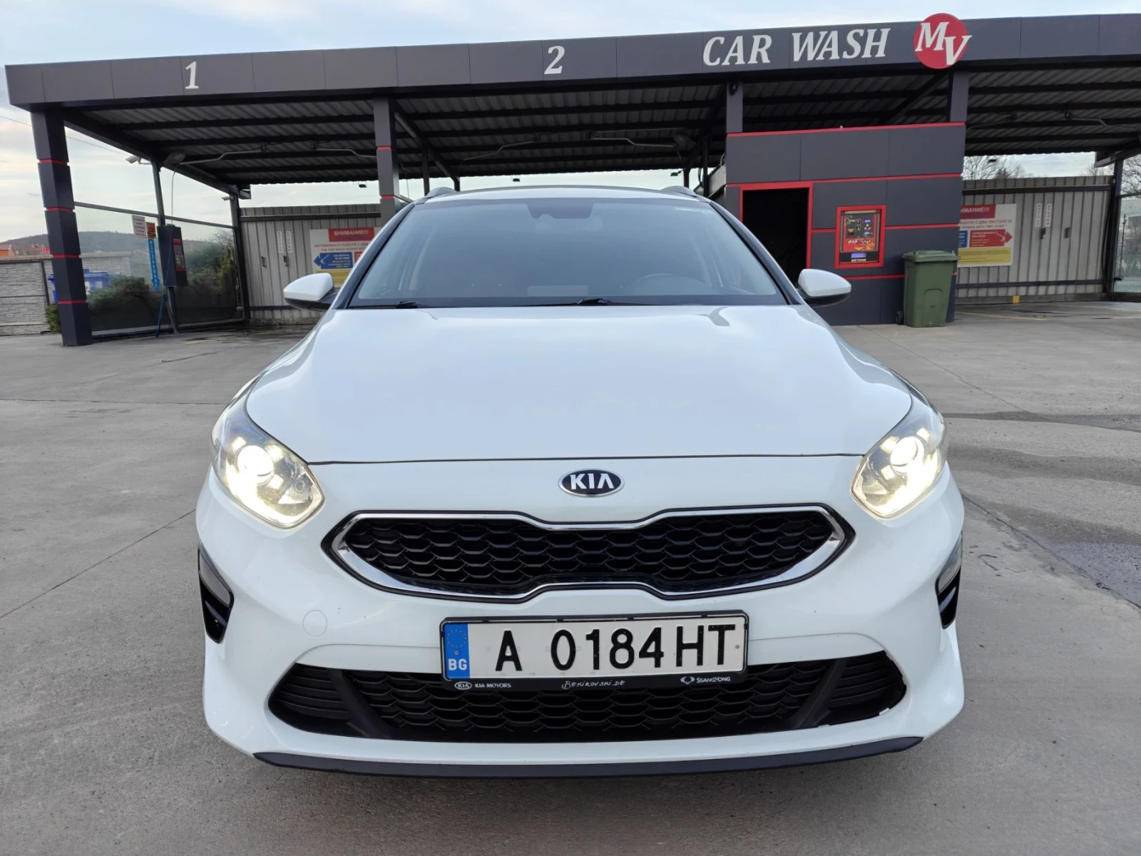 Kia Ceed Комби, снимка 4 - Автомобили и джипове - 53906416