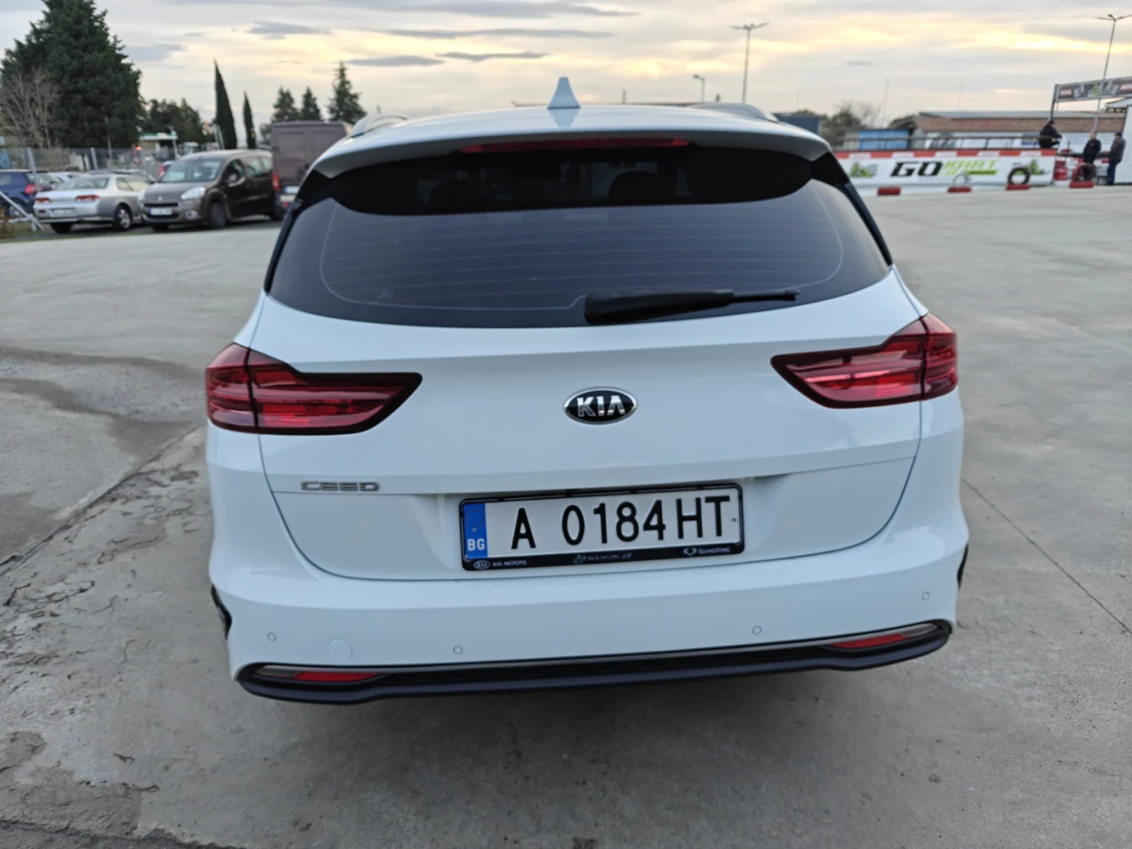 Kia Ceed Комби, снимка 6 - Автомобили и джипове - 53906416