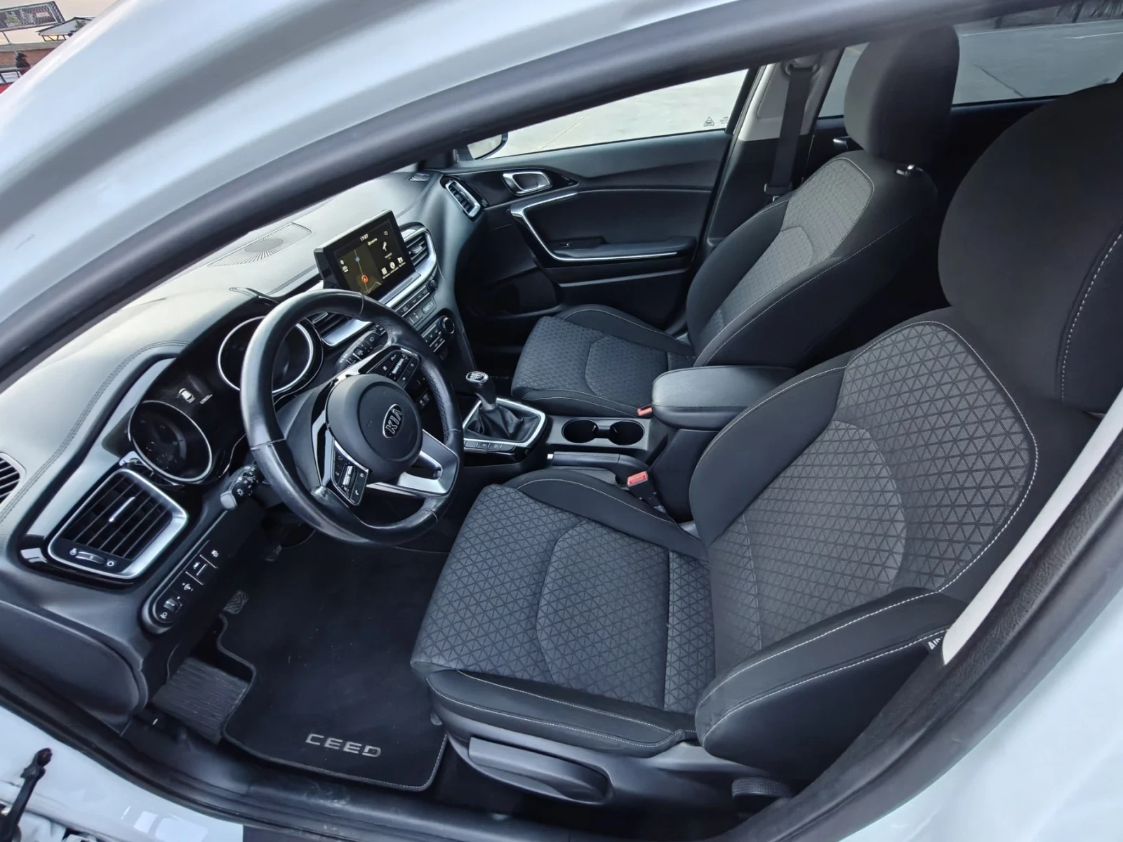 Kia Ceed Комби, снимка 11 - Автомобили и джипове - 53906416