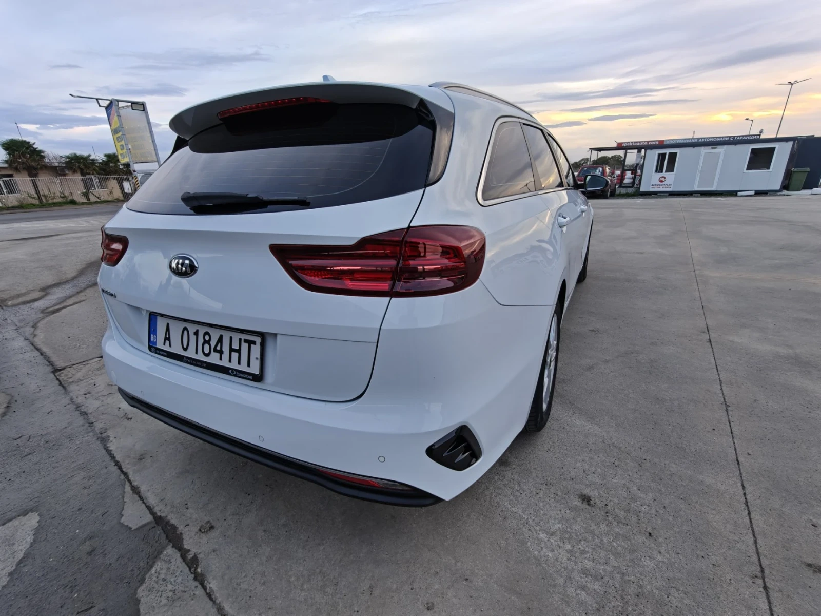 Kia Ceed Комби, снимка 8 - Автомобили и джипове - 53906416