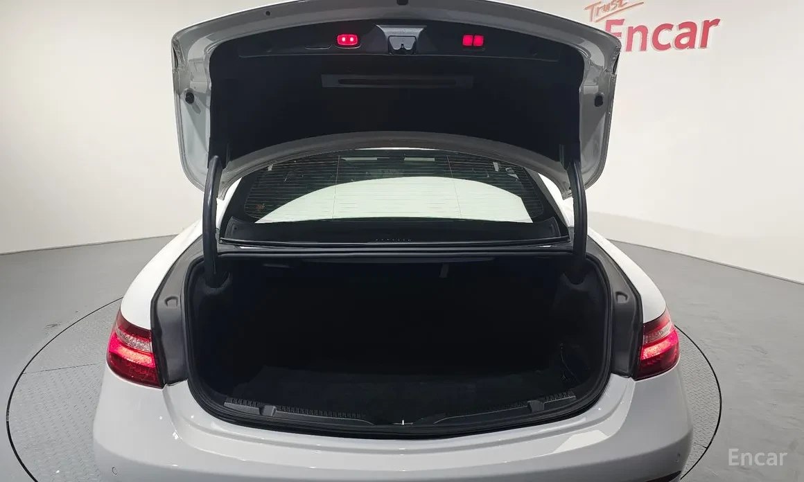 Mercedes-Benz E 400 4MATIC / BURMESTER / AIRMATIC / ОБДУХ / HEAD-UP, снимка 16 - Автомобили и джипове - 54034619