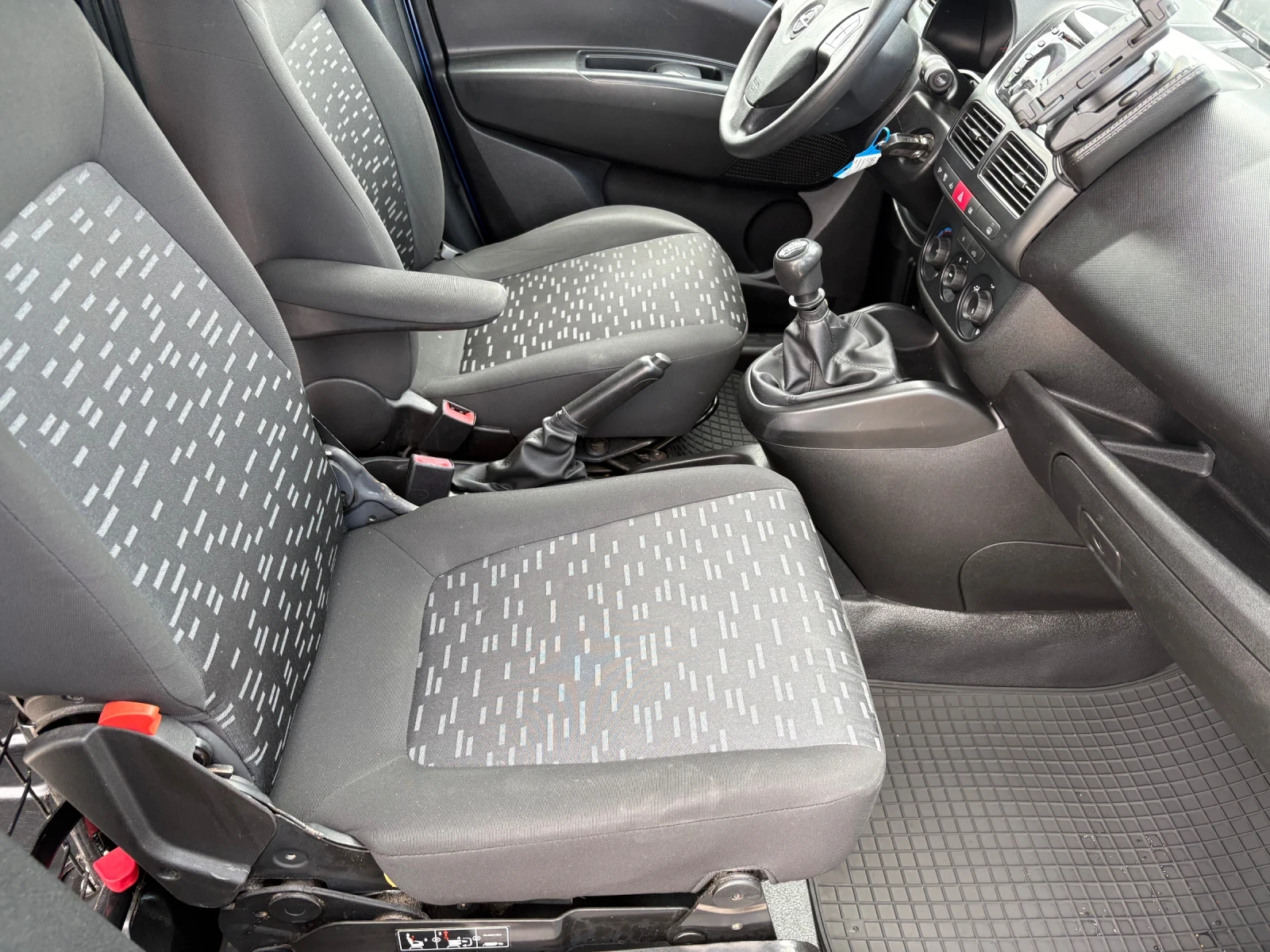 Opel Combo 1.6cdti-klima, снимка 9 - Автомобили и джипове - 54740152