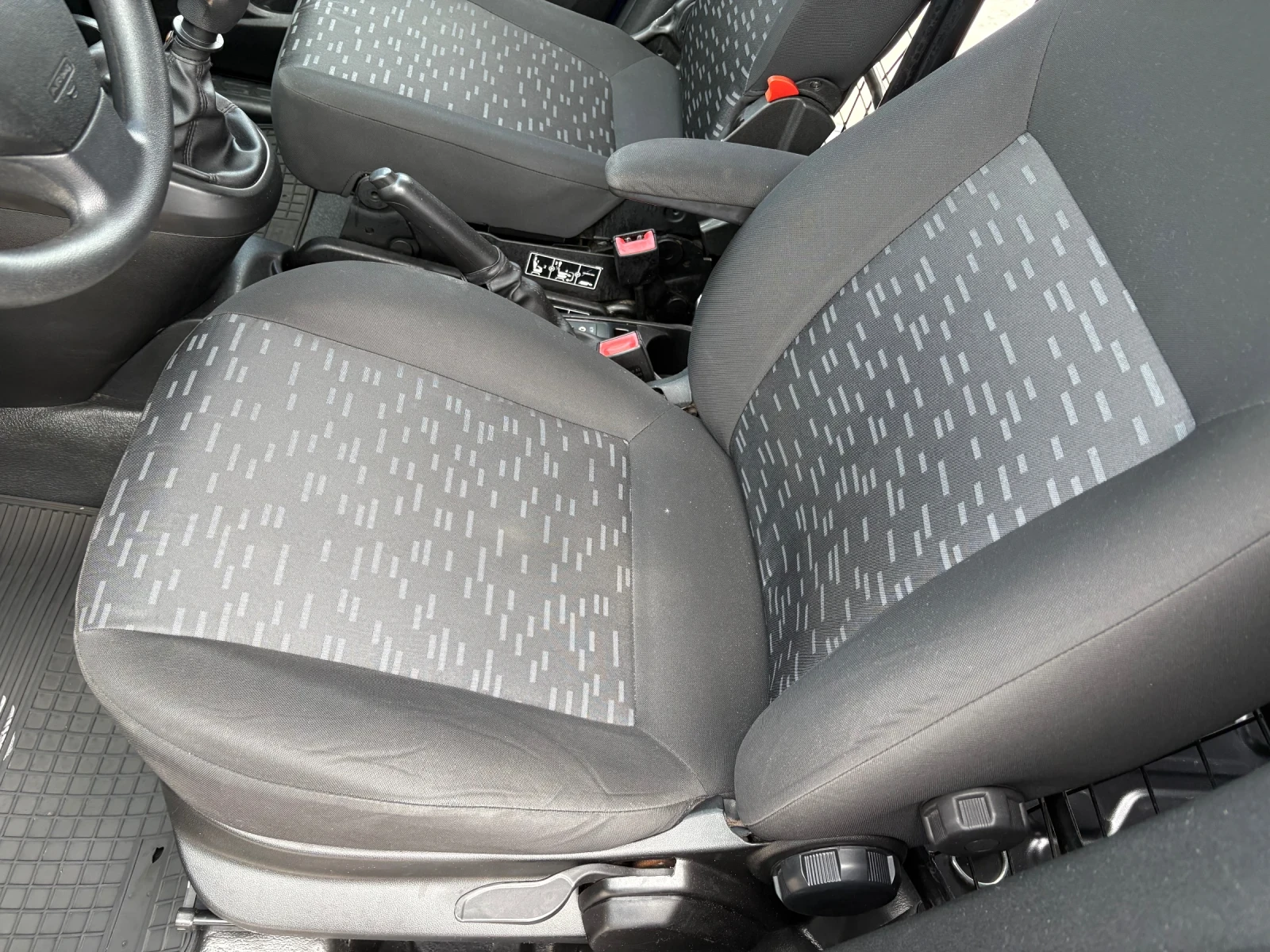 Opel Combo 1.6cdti-klima, снимка 15 - Автомобили и джипове - 54740152