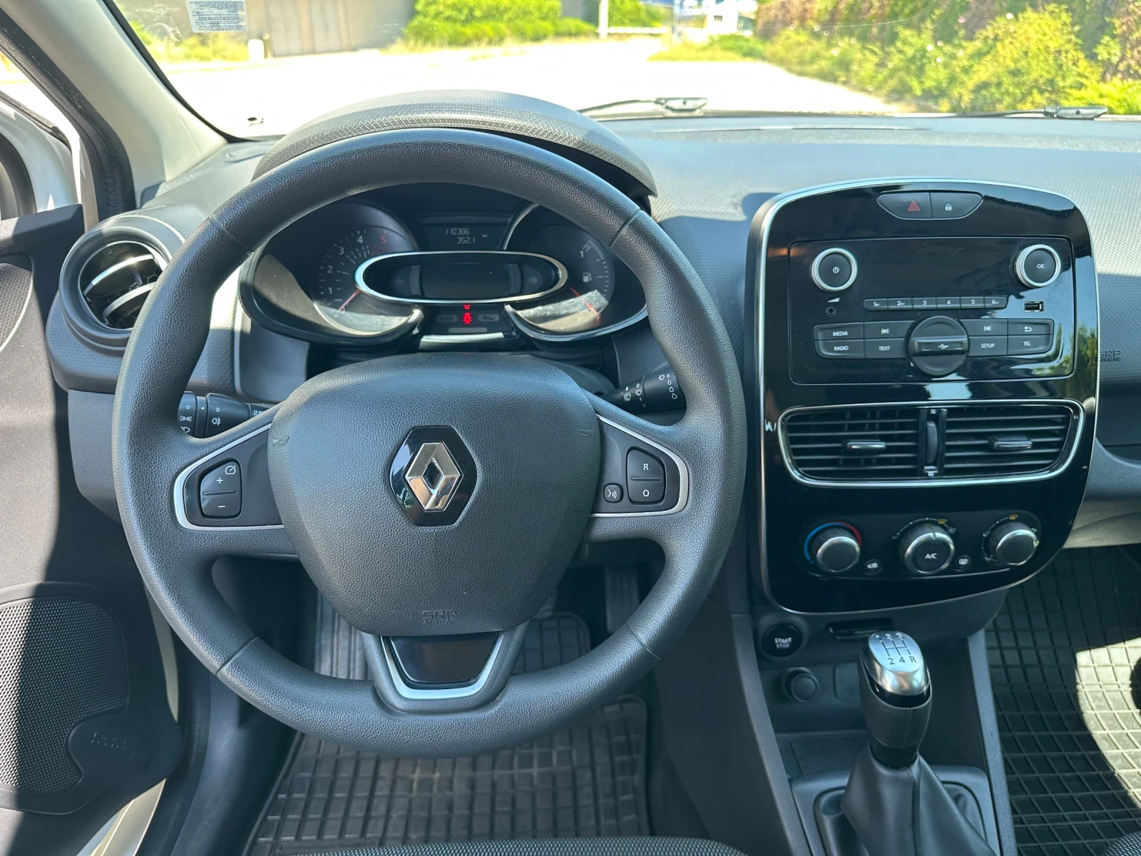 Renault Clio IV * 1.5 dCi * (75 hp), снимка 12 - Автомобили и джипове - 55502177