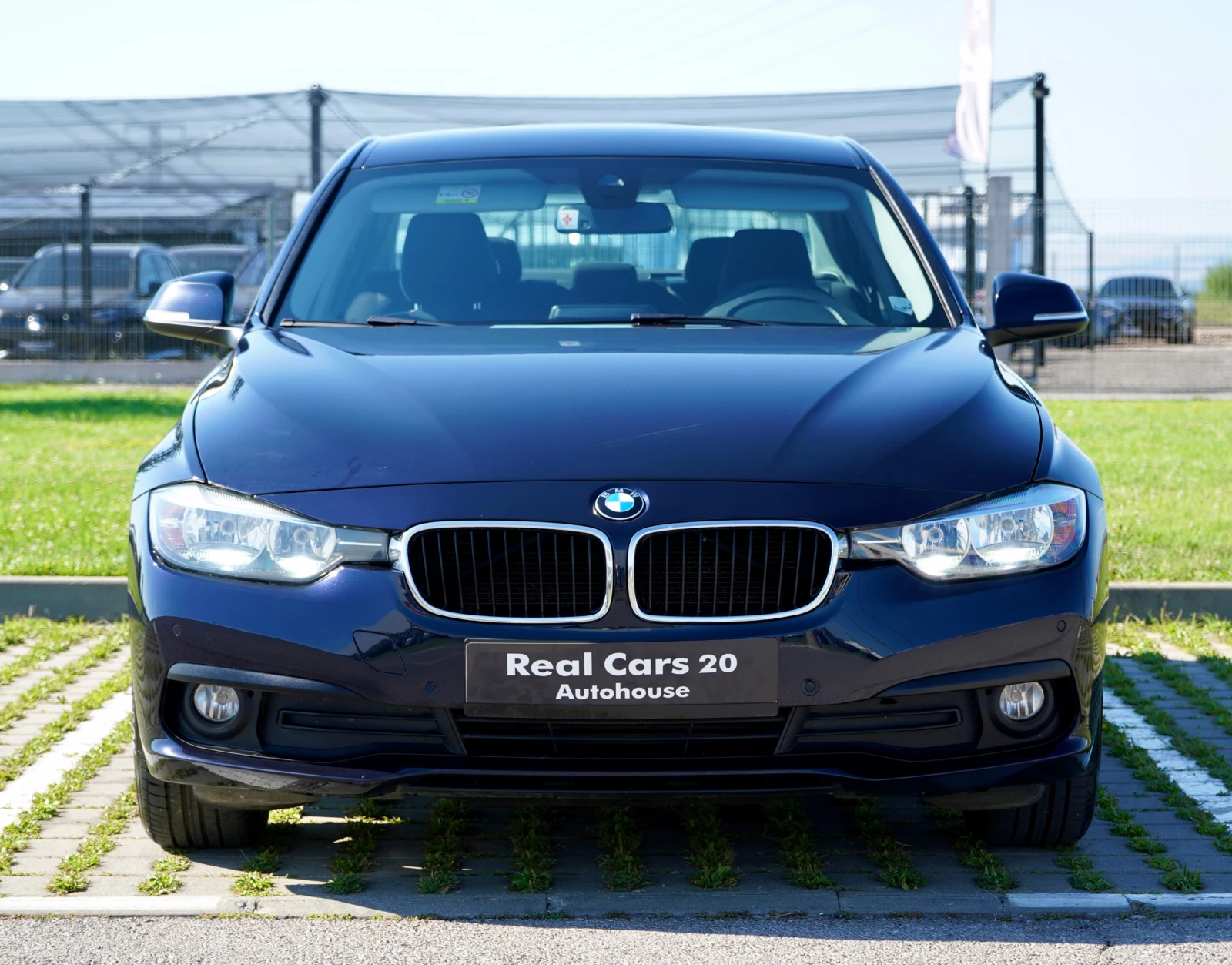 BMW 318 d* LaneAssist* BlindSpotAssist* Обслужено* Регистр, снимка 2 - Автомобили и джипове - 55693351