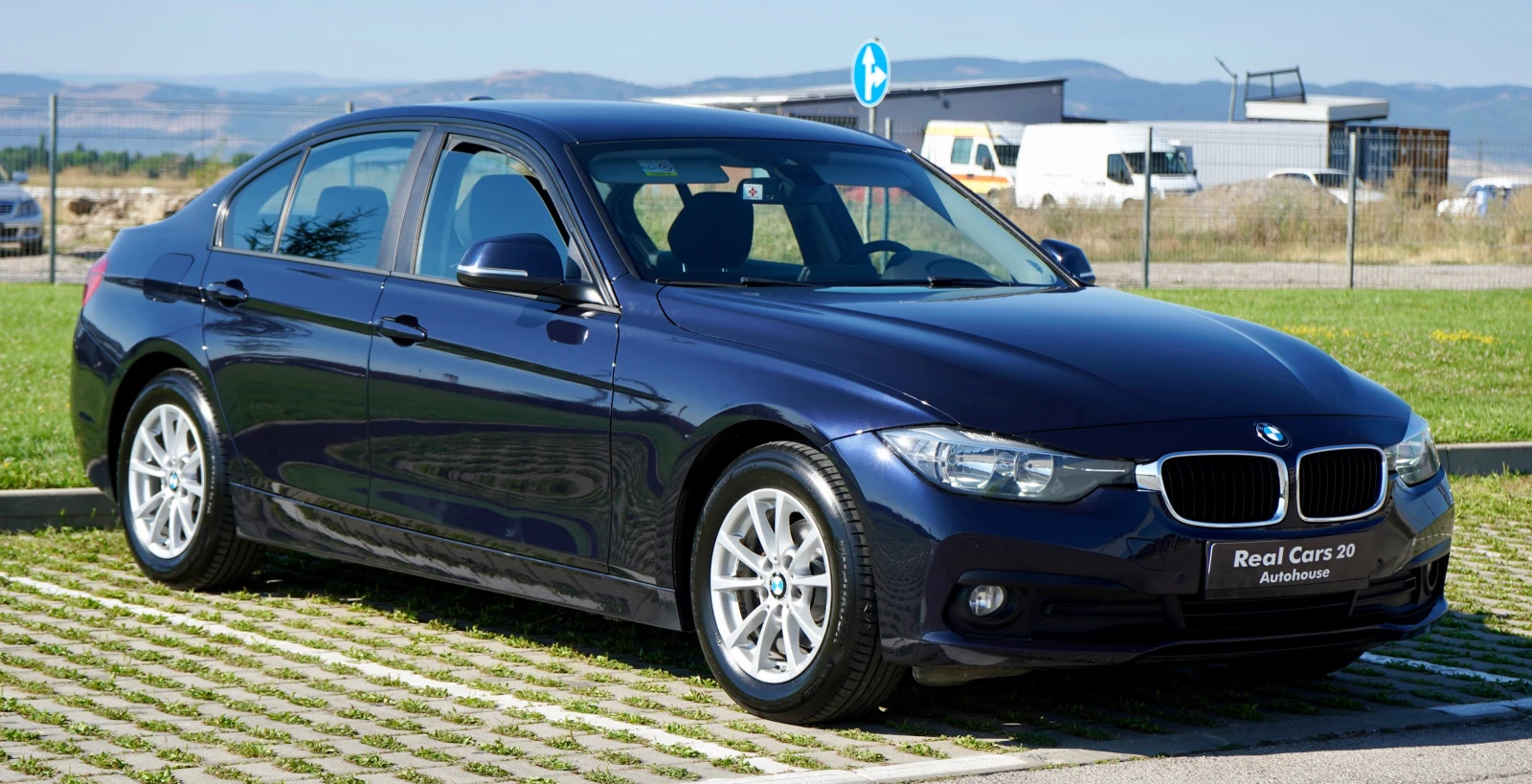 BMW 318 d* LaneAssist* BlindSpotAssist* Обслужено* Регистр, снимка 3 - Автомобили и джипове - 55693351