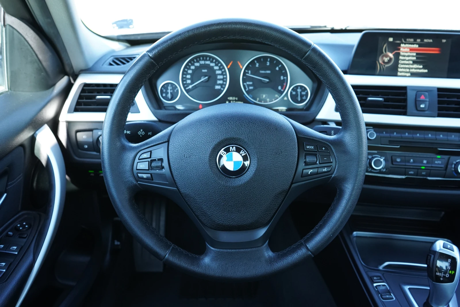 BMW 318 d* LaneAssist* BlindSpotAssist* Обслужено* Регистр, снимка 9 - Автомобили и джипове - 55693351
