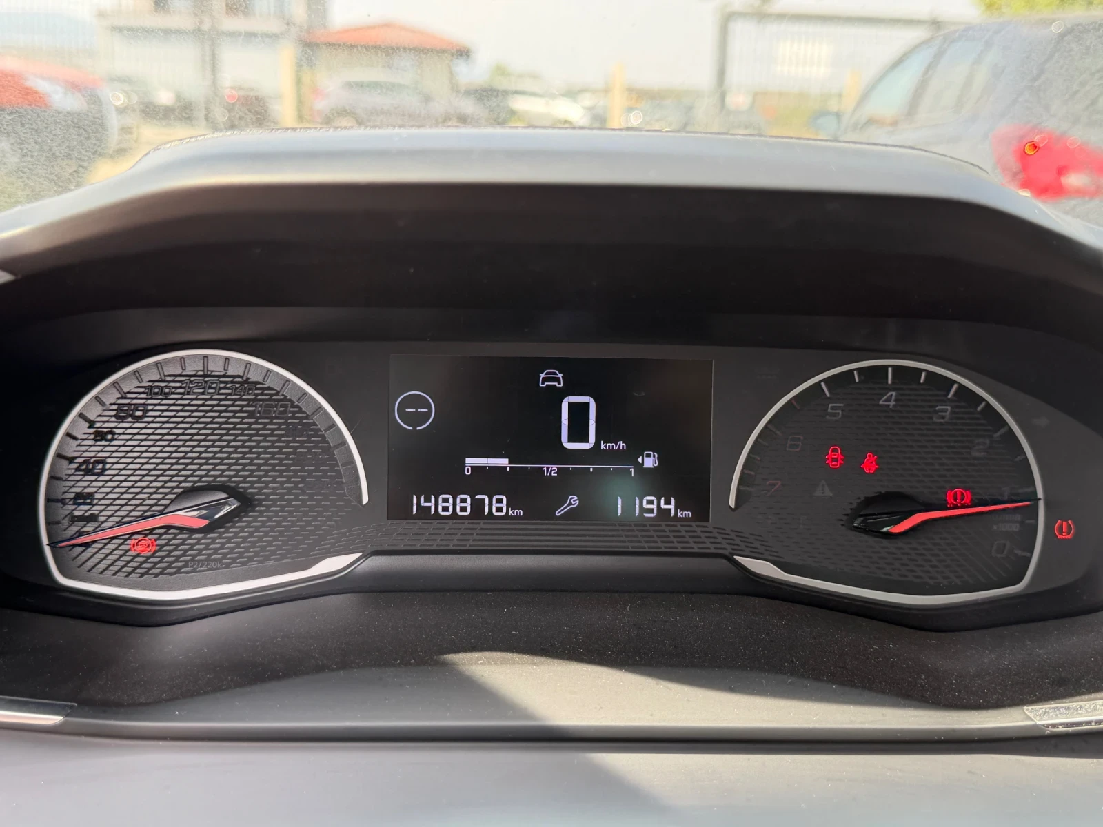 Peugeot 208, снимка 7 - Автомобили и джипове - 56044867