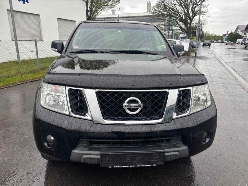 Nissan Navara 2.5 dci-174 k.c.-4x4, снимка 2 - Автомобили и джипове - 50461141