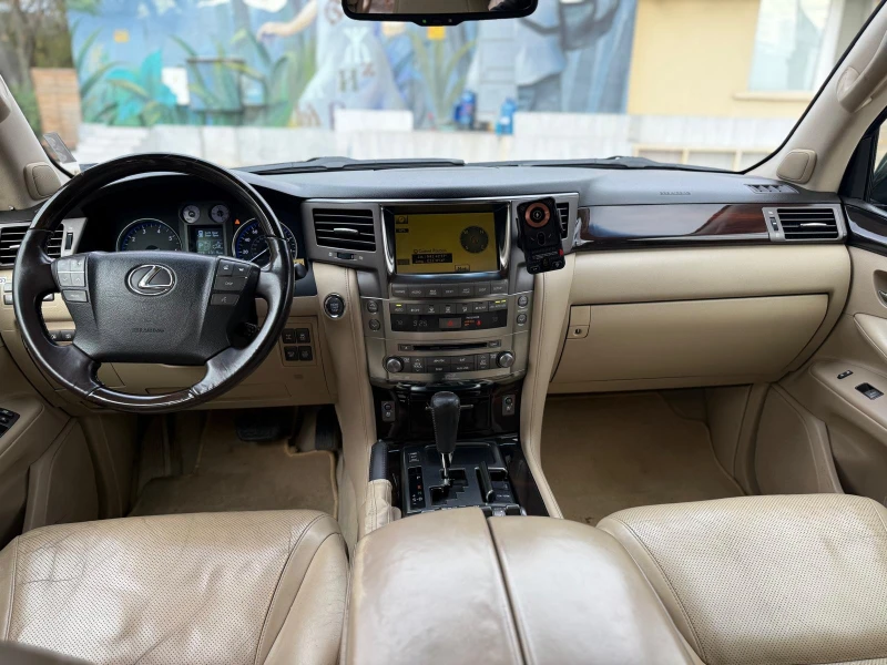 Toyota Land cruiser LX 570, снимка 8 - Автомобили и джипове - 53032455