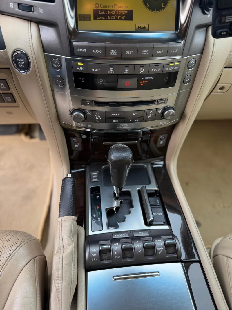 Toyota Land cruiser LX 570, снимка 10 - Автомобили и джипове - 53032455