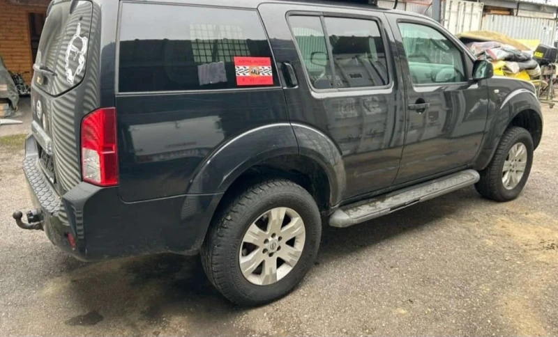 Nissan Pathfinder 4.0 V6, снимка 3 - Автомобили и джипове - 53398629