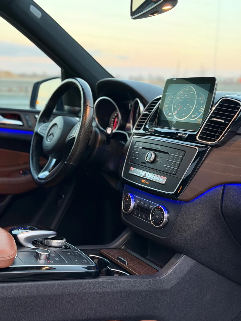 Mercedes-Benz GLE 43 AMG НОВА! * 360/Harman/Keyless/Pano, снимка 8 - Автомобили и джипове - 53587076