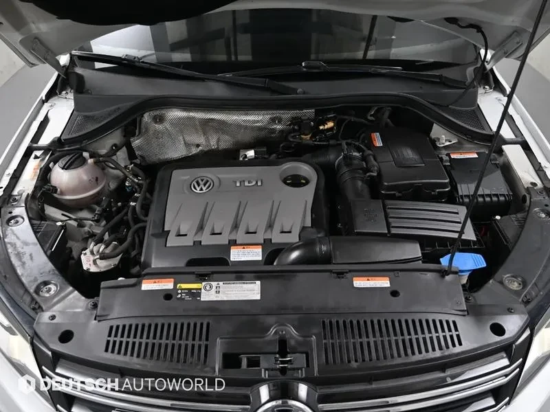VW Tiguan 2.0 Tdi R-Line 5N, снимка 6 - Автомобили и джипове - 55888548