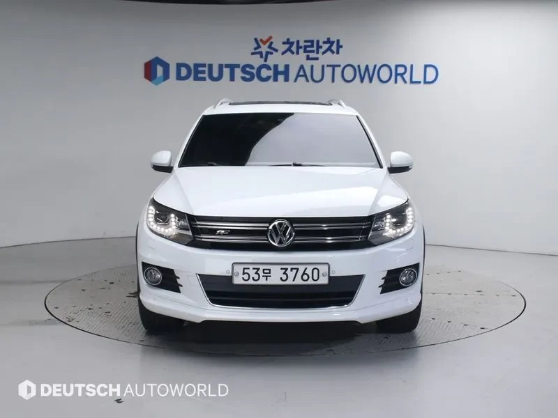 VW Tiguan 2.0 Tdi R-Line 5N, снимка 3 - Автомобили и джипове - 55888548