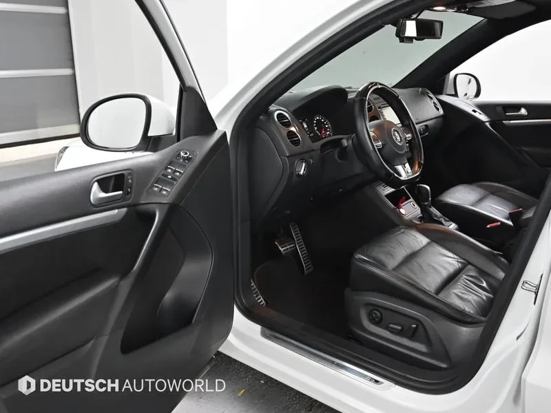 VW Tiguan 2.0 Tdi R-Line 5N, снимка 11 - Автомобили и джипове - 55888548
