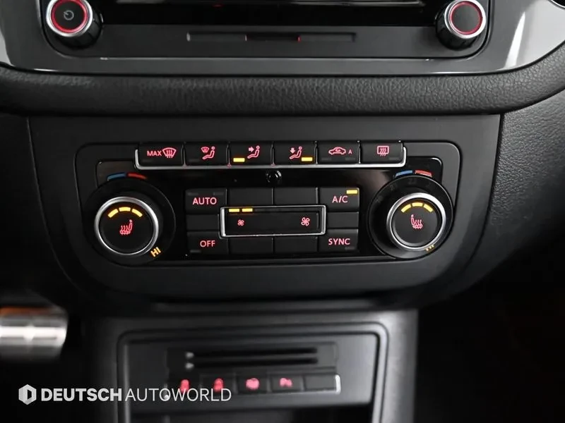 VW Tiguan 2.0 Tdi R-Line 5N, снимка 17 - Автомобили и джипове - 55888548