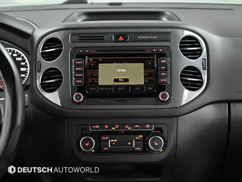 VW Tiguan 2.0 Tdi R-Line 5N, снимка 14 - Автомобили и джипове - 55888548