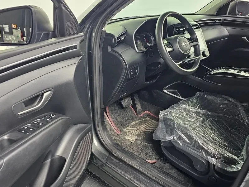 Hyundai Tucson 2.0 4WD MODERN, снимка 10 - Автомобили и джипове - 56293179