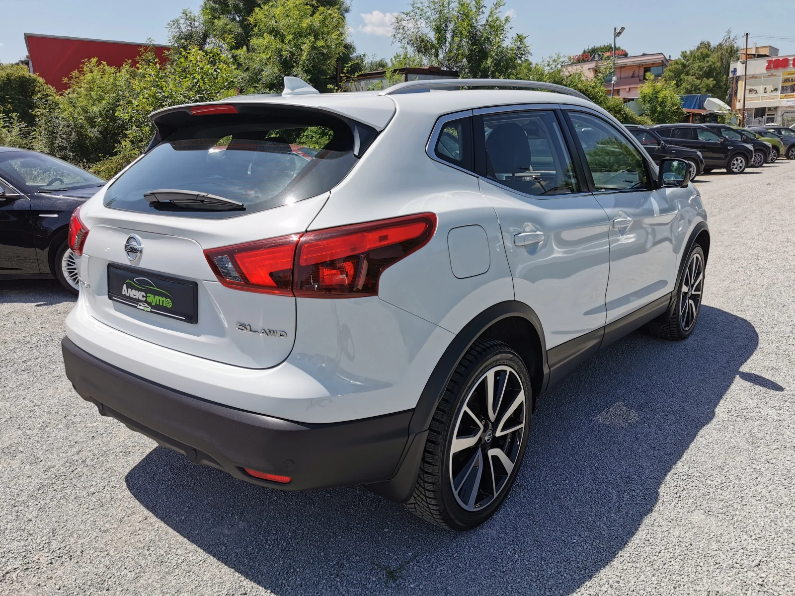 Nissan Qashqai 2.0i///4x4///FULL - изображение 4