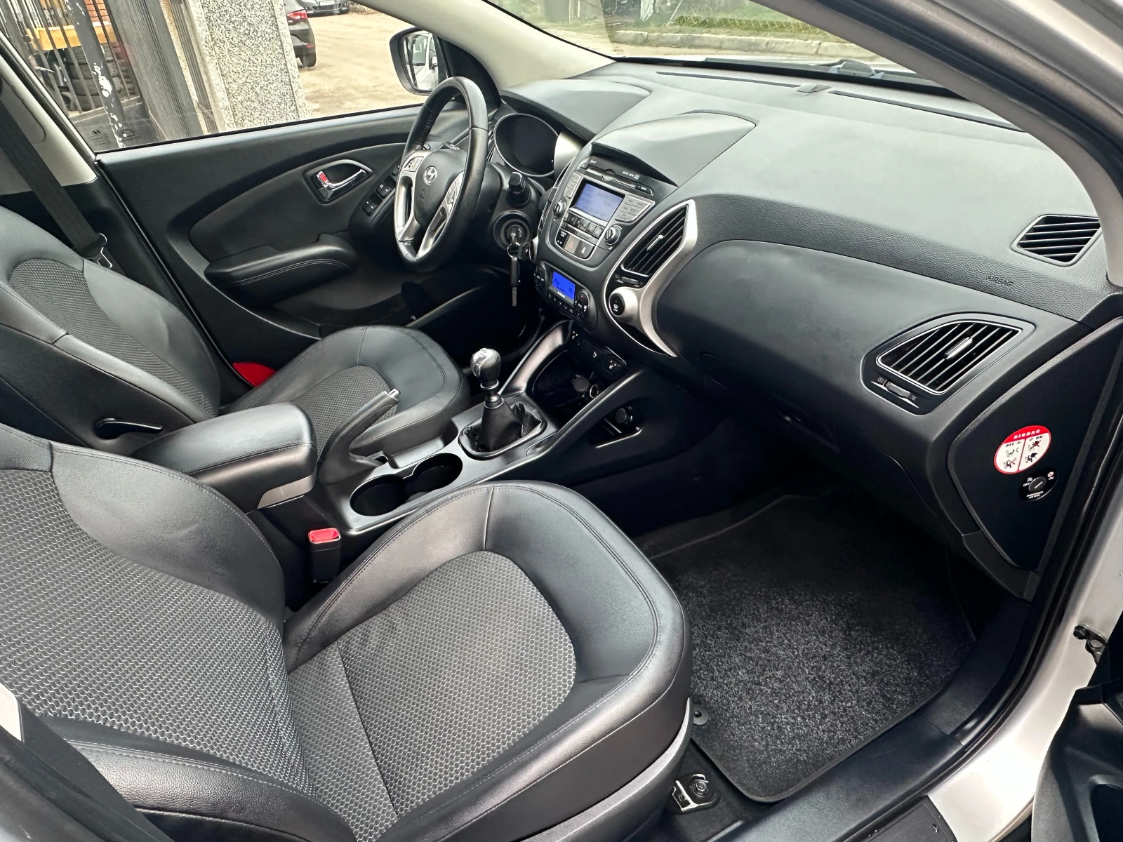 Hyundai IX35 1.6GDi-135k.s-КОЖА-EURO5A-6sk.-149000km!-PDC-2012г - изображение 9