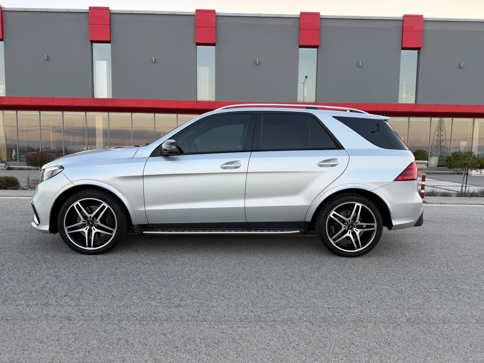 Mercedes-Benz GLE 43 AMG НОВА! * 360/Harman/Keyless/Pano - изображение 4