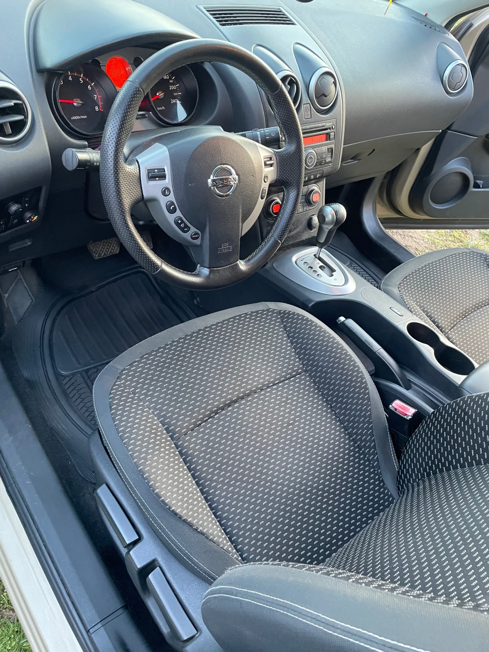 Nissan Qashqai 2.0 ГАЗ, снимка 10 - Автомобили и джипове - 53709758
